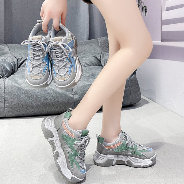 Alkalmi női sportcipő durva talppal