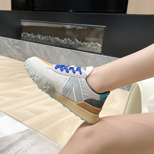 Új női tornacipő - retro modell