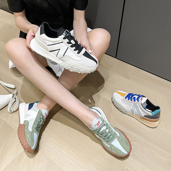 Új női tornacipő - retro modell