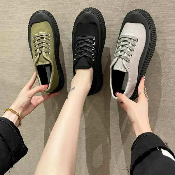 Női fűzős textil tornacipő letisztult modellje