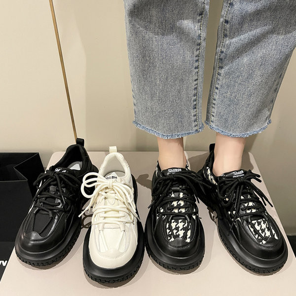 Kareda tallaga naiste spordijalatsid