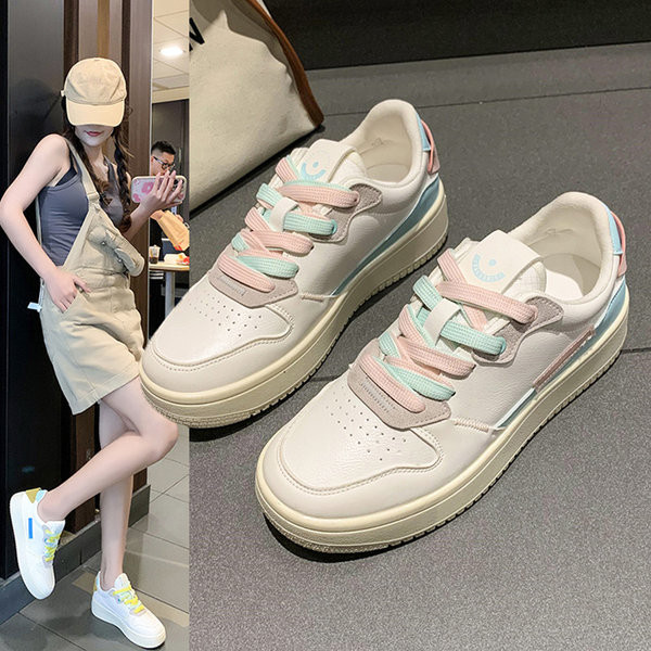 Naujo modelio modernūs odiniai moteriški sportbačiai su spalvingais raišteliais