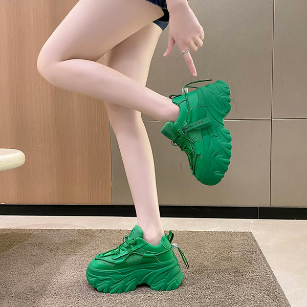 Γυναικεία casual sneakers με τραχιά σόλα σε τρία χρώματα