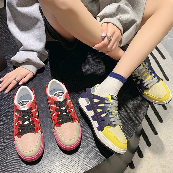 Nauji moteriški sportbačiai su raišteliais