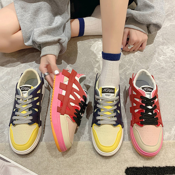 Nauji moteriški sportbačiai su raišteliais