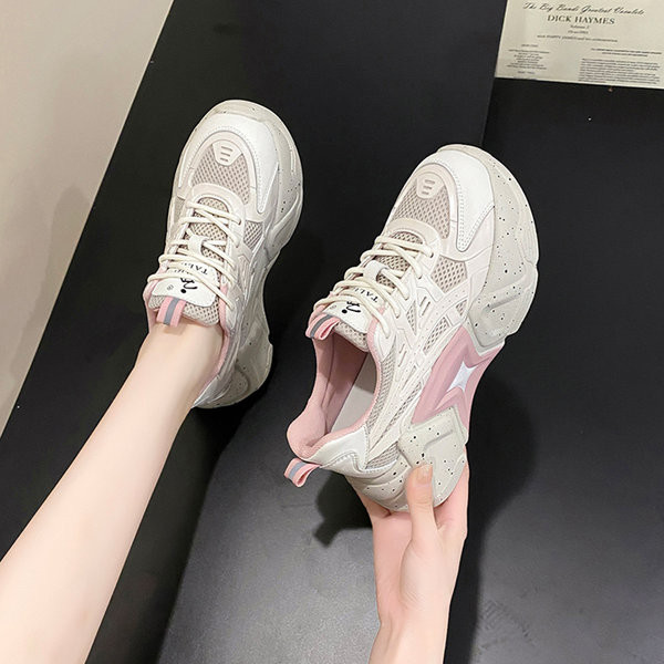 Moteriški sportbačiai su tinkleliu ir platforma