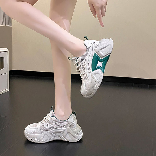 Moteriški sportbačiai su tinkleliu ir platforma