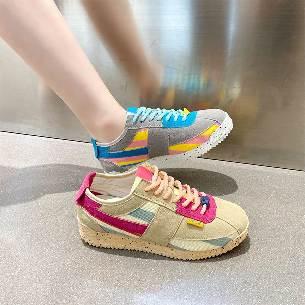 Spalvingi moteriški sportbačiai plokščiu padu