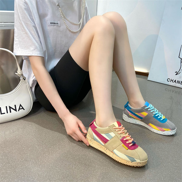 Spalvingi moteriški sportbačiai plokščiu padu