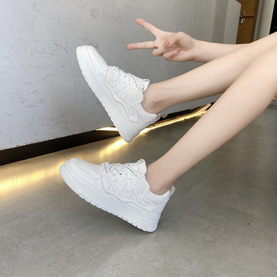 Nove ženske patike sa natpisom