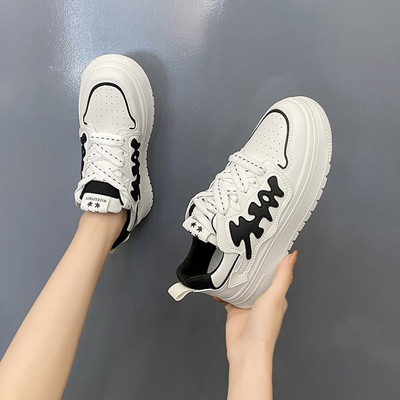 Nove ženske patike sa natpisom