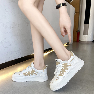 Nove ženske patike sa natpisom