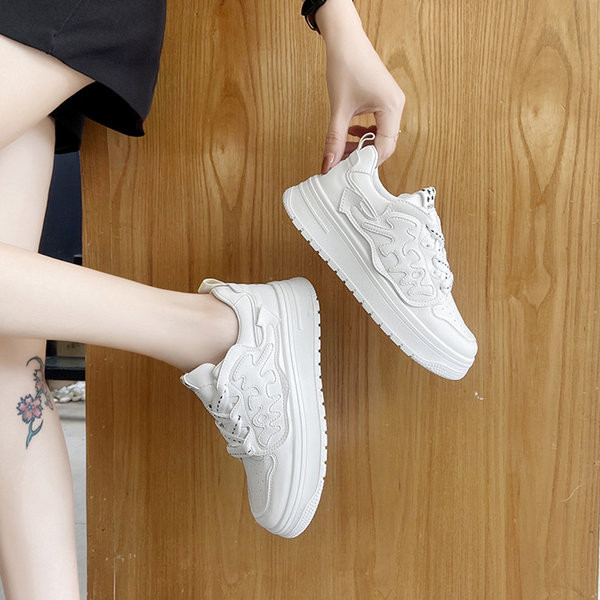 Nove ženske patike sa natpisom