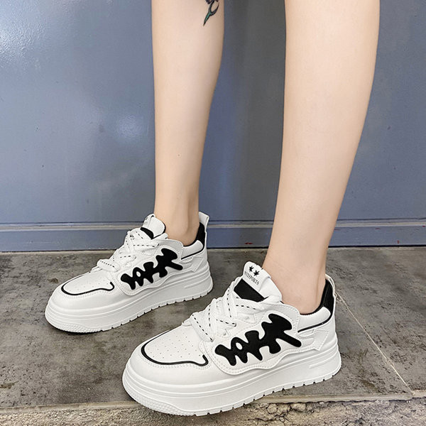 Nove ženske patike sa natpisom