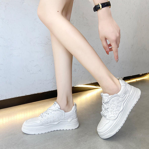 Nove ženske patike sa natpisom