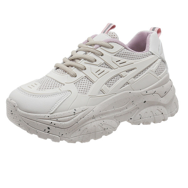 Naujas moteriškų sportinių kedų modelis grubiu padu ir raišteliais