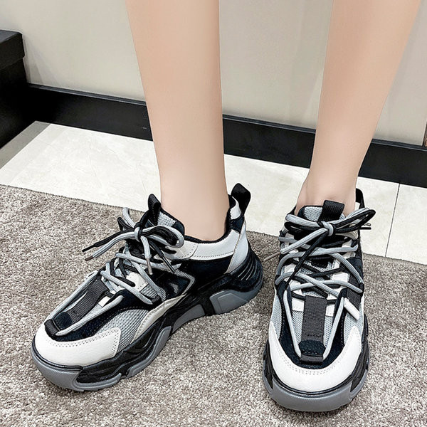 Kareda tallaga naiste tossude uus mudel - kaks värvi