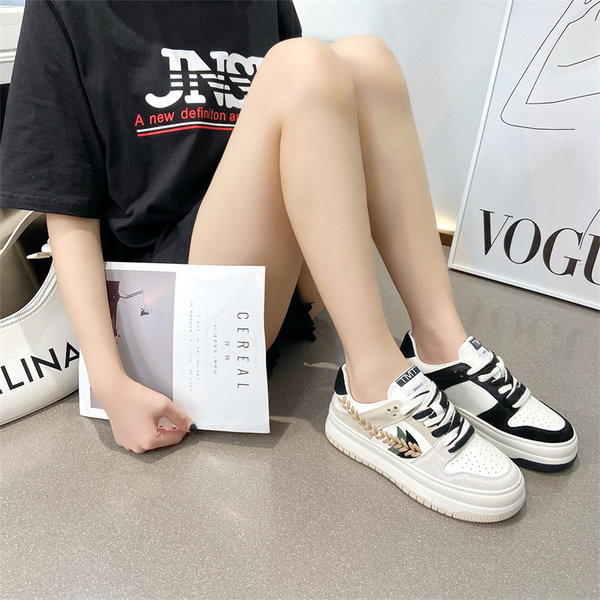 Spalvingi moteriški laisvalaikio sportbačiai su dekoratyviniu raštu