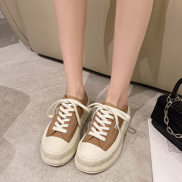 Nauji moteriški sportbačiai - su raišteliais