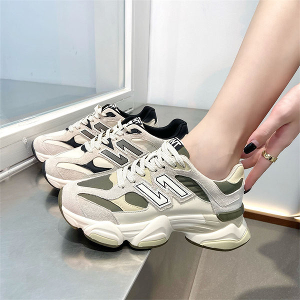 Naujas moteriškų sportinių kedų modelis grubiu padu