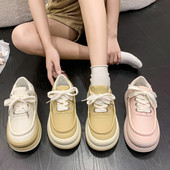 Műbőrből készült női tornacipő letisztult modellje