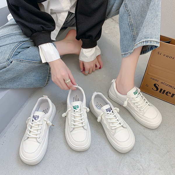 Paprasti moteriški sportbačiai