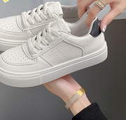 Női alkalmi tornacipő fehér színben