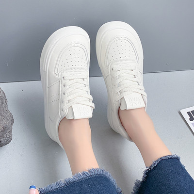 Női alkalmi tornacipő fehér színben