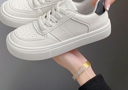 Női alkalmi tornacipő fehér színben