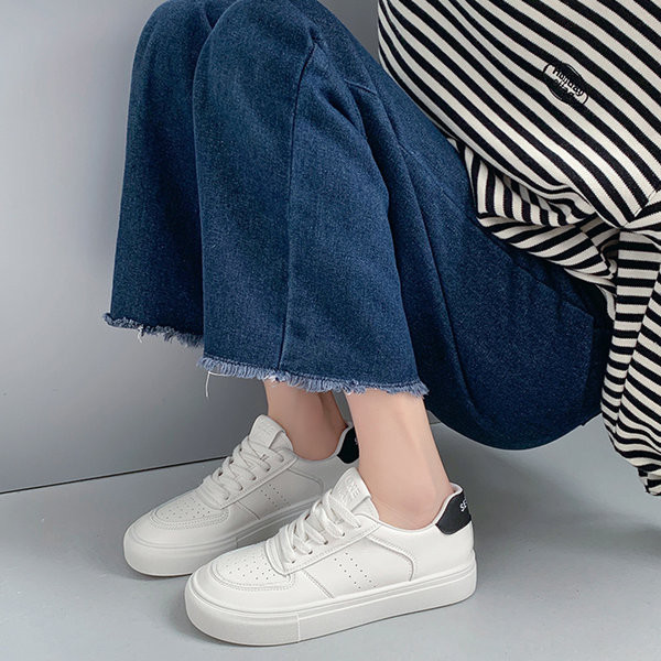 Női alkalmi tornacipő fehér színben