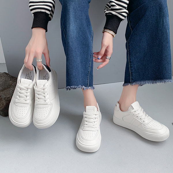 Női alkalmi tornacipő fehér színben