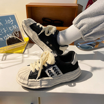 Γυναικεία sneakers με τραχιά σόλα