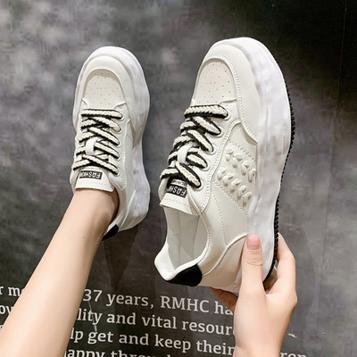 Γυναικεία κομψά δερμάτινα sneakers με κορδόνια
