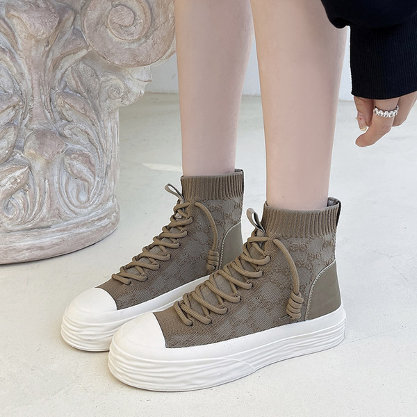 Dviejų spalvų moteriški laisvalaikio sportbačiai