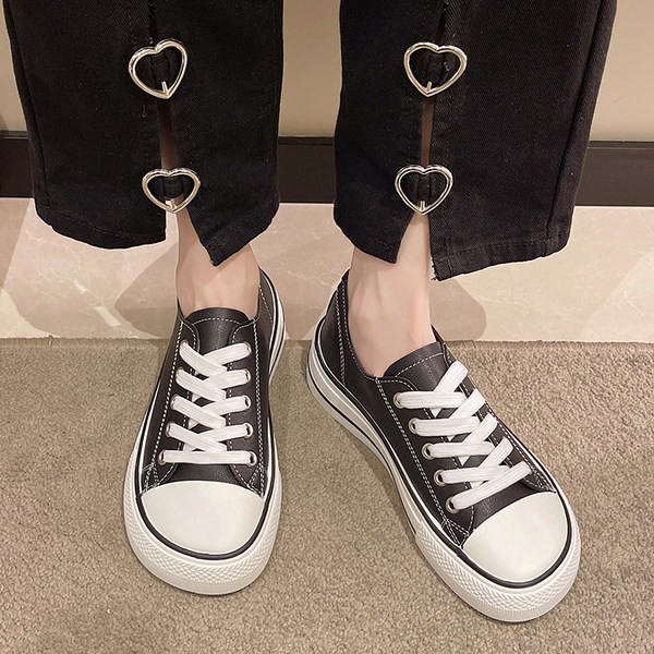 Ležerne ženske tenisice s ravnim đonom - bijele, crne i smeđe boje