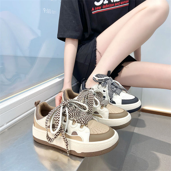 Moteriški sportbačiai – su dvigubais raišteliais