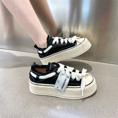 Γυναικεία sneakers πλατφόρμας με κορδόνια