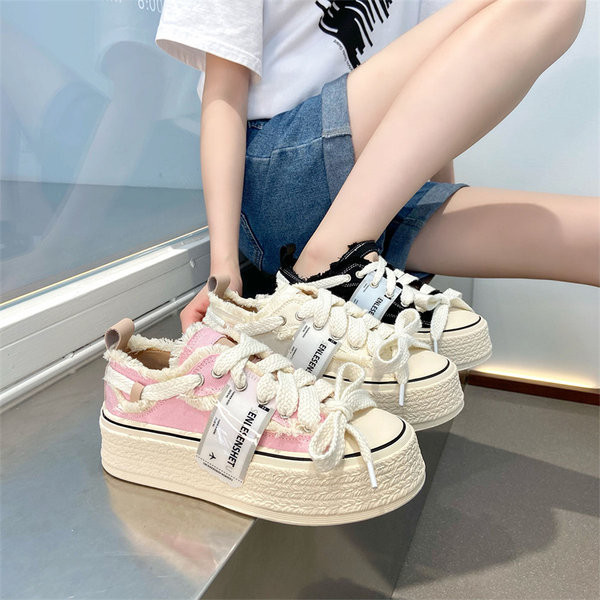 Γυναικεία sneakers πλατφόρμας με κορδόνια