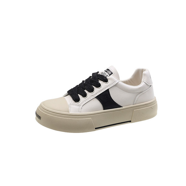 Bőr női tornacipő 4 cm magas talppal és fűzővel