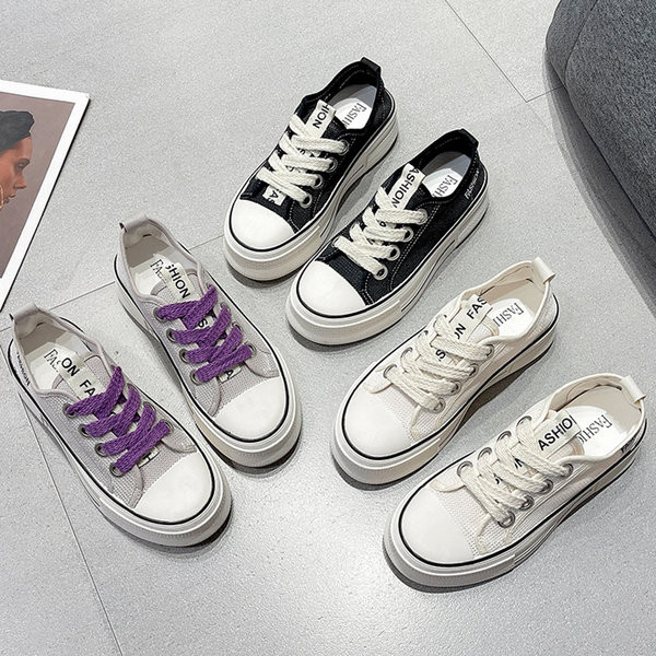 Νέο μοντέλο γυναικείων sneakers με επίπεδη σόλα - τριών χρωμάτων