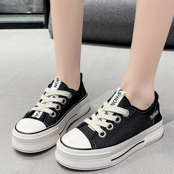 Νέο μοντέλο γυναικείων sneakers με επίπεδη σόλα - τριών χρωμάτων