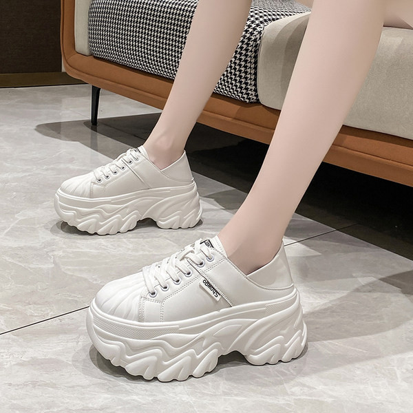 Nauji moteriški sportbačiai - su platforma