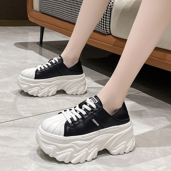 Nauji moteriški sportbačiai - su platforma