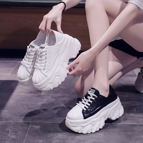 Moteriški laisvalaikio sportbačiai – su platforma