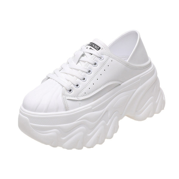 Moteriški laisvalaikio sportbačiai – su platforma