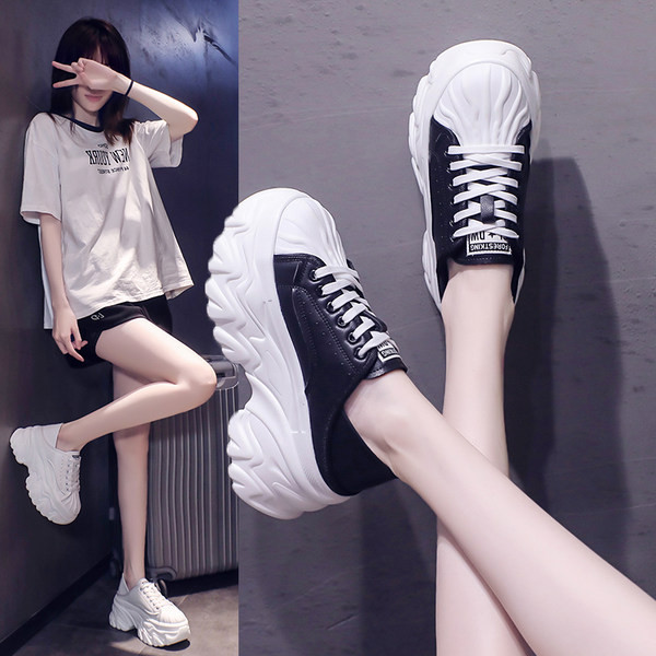 Moteriški laisvalaikio sportbačiai – su platforma