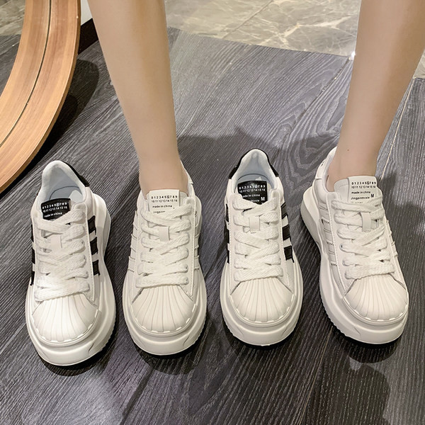 Paprasti sportbačiai iš eko odos ir raištelių