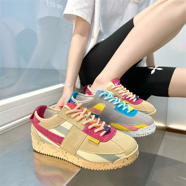 Spalvingi moteriški sportbačiai plokščiu padu