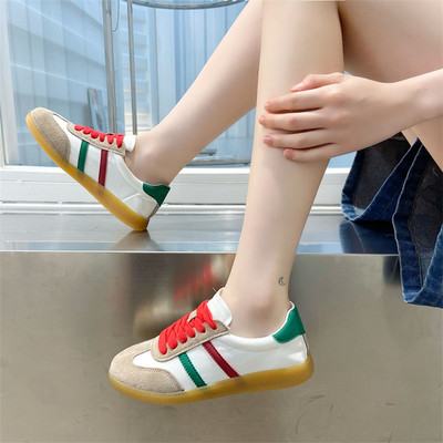 Naiste vabaaja tossud - lameda tallaga