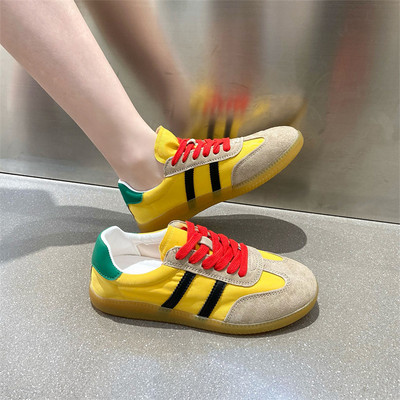 Naiste vabaaja tossud - lameda tallaga